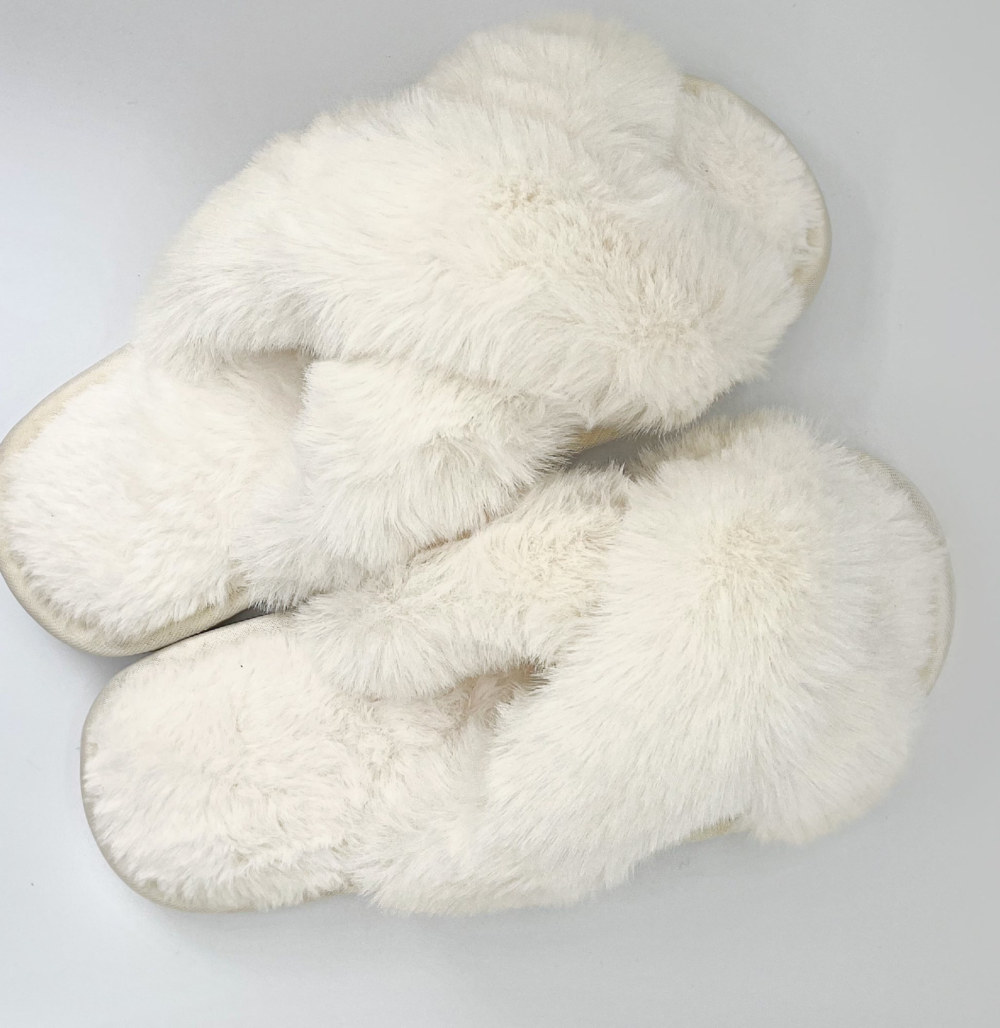 Fluffy Criss Cross Slippers – Luxe & Co.